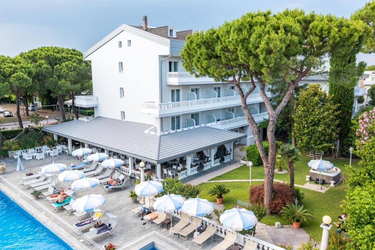 Hotel Al Cigno Lignano Sabbiadoro Exterior photo