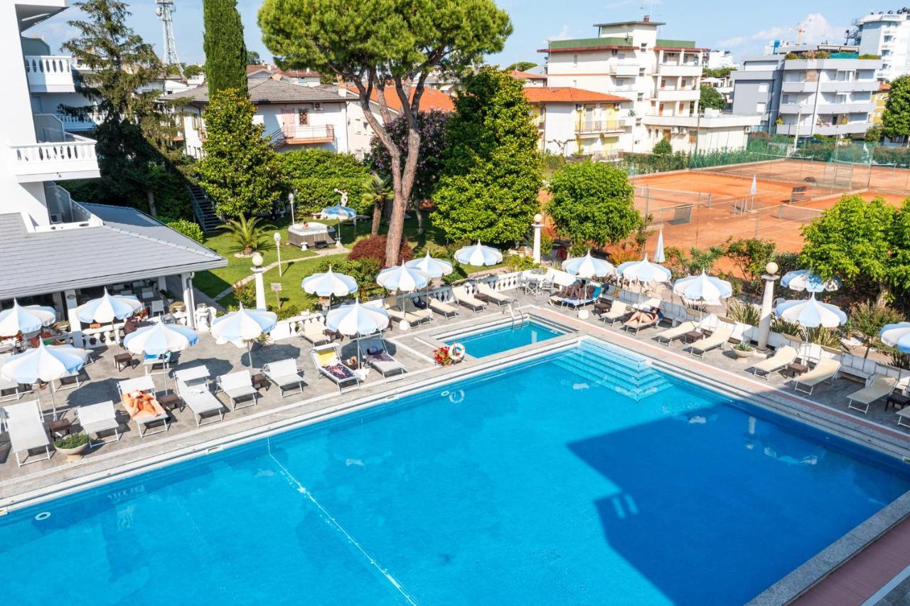 Hotel Al Cigno Lignano Sabbiadoro Exterior photo