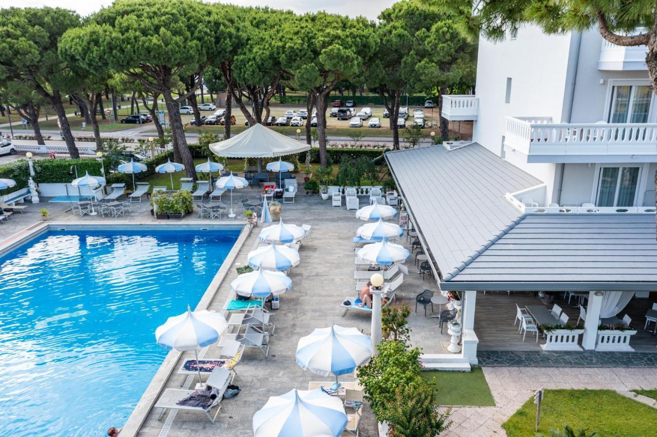 Hotel Al Cigno Lignano Sabbiadoro Exterior photo