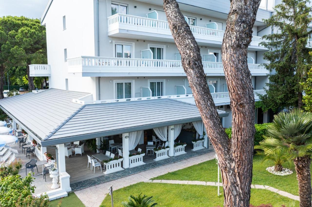 Hotel Al Cigno Lignano Sabbiadoro Exterior photo