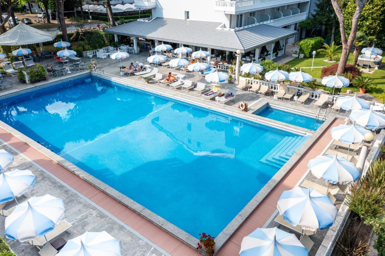 Hotel Al Cigno Lignano Sabbiadoro Exterior photo