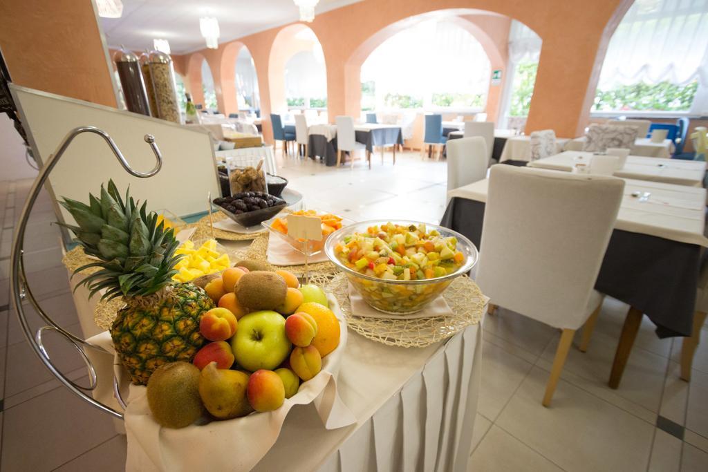 Hotel Al Cigno Lignano Sabbiadoro Exterior photo