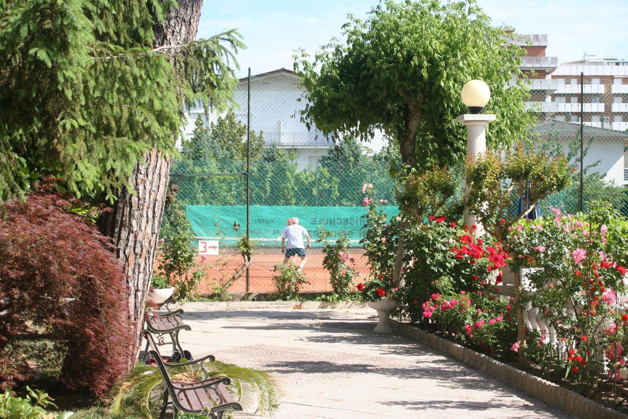 Hotel Al Cigno Lignano Sabbiadoro Exterior photo