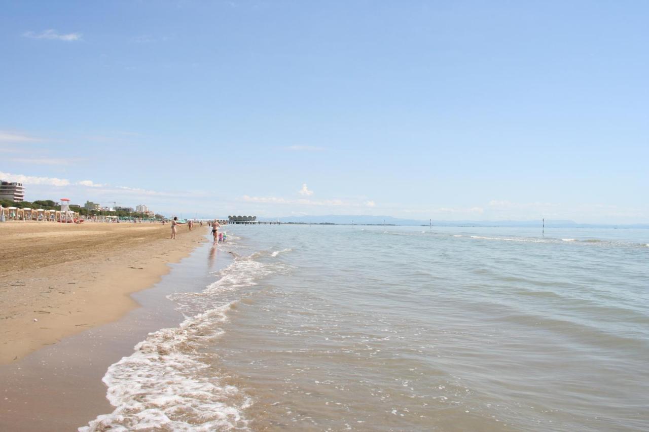 Hotel Al Cigno Lignano Sabbiadoro Exterior photo